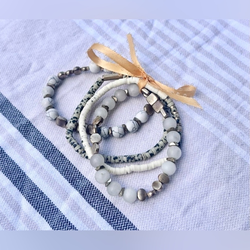 Artisan Quartz White Howlite Gold Tone Boho Beaded Stretch Bracelet Set Handcraf